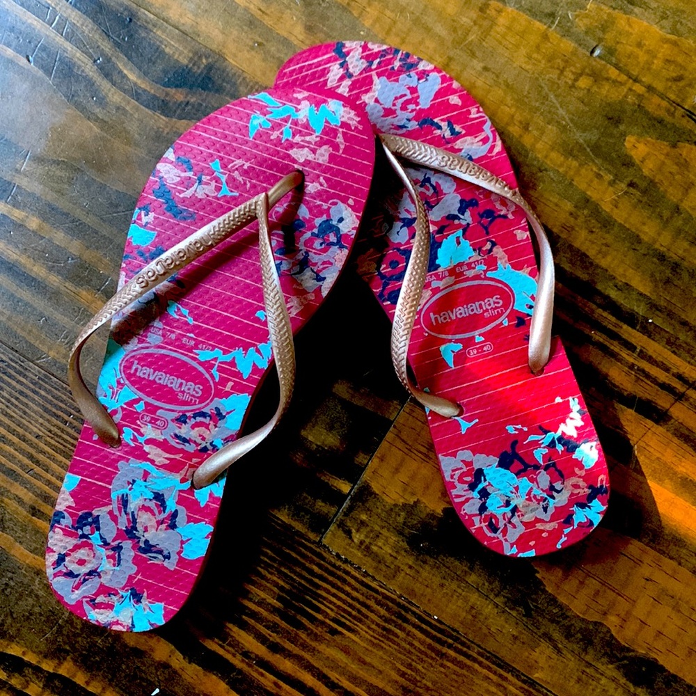 Like new Havaianas slim flip flops